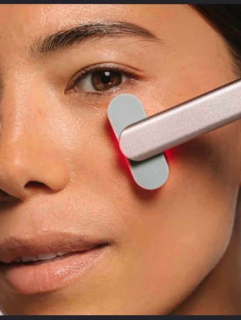 Solawave 4-in-1 Skincare Wand, Charging Cord and Case